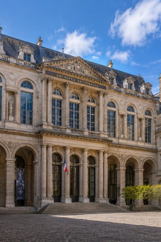 La cour d'honneur et la façade des Archives nationales à Paris