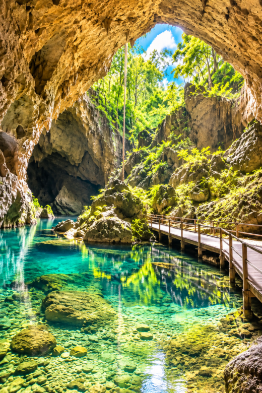 la GROTTE DE KAW